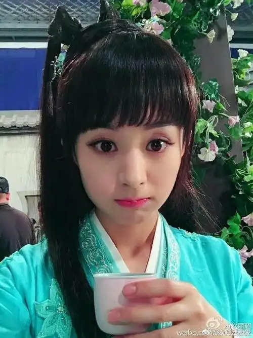 我嘞个豆你长的好好看可以做我宝宝嘛~    @赵丽颖@赵丽颖