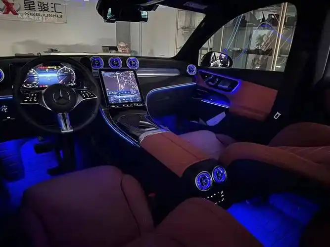 23款奔驰glc260l加装固定踏板 豪华氛围灯 效果分享