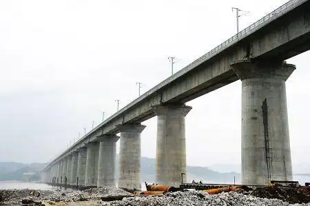 福厦高速铁路中亚城双线特大桥跨沈海高速公路连续梁挂篮施工技术