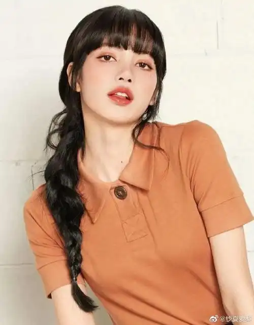 lisa壁纸[超话]#马尾辫莎 来自人间莎妈客_ - 微博