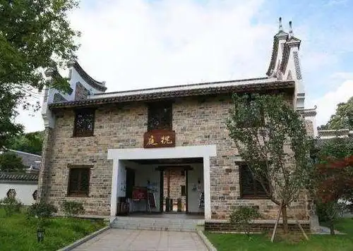 株洲秋瑾故居何以只留下一堵青砖墙一颗玉兰树