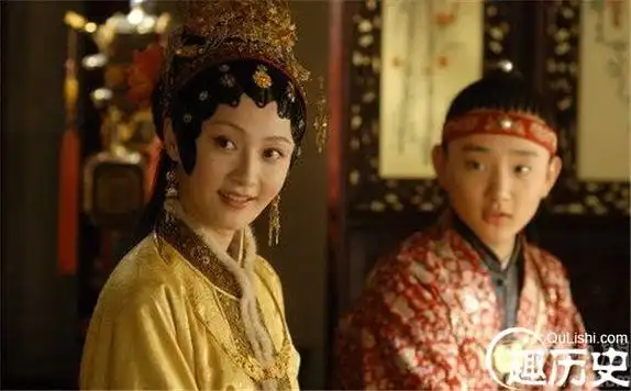 历史趣闻 > 红楼梦王熙凤 贾宝玉王熙凤是什么关系  贾宝玉王熙凤都是