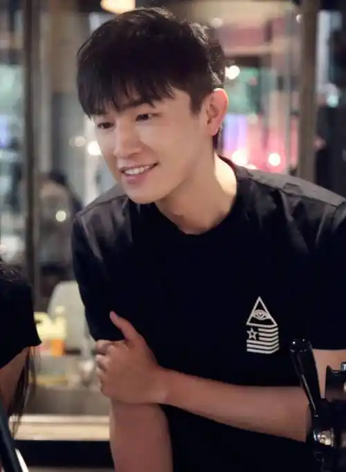 q:教主说说杨旭文吧,看了唐诡好像挺圈粉的.