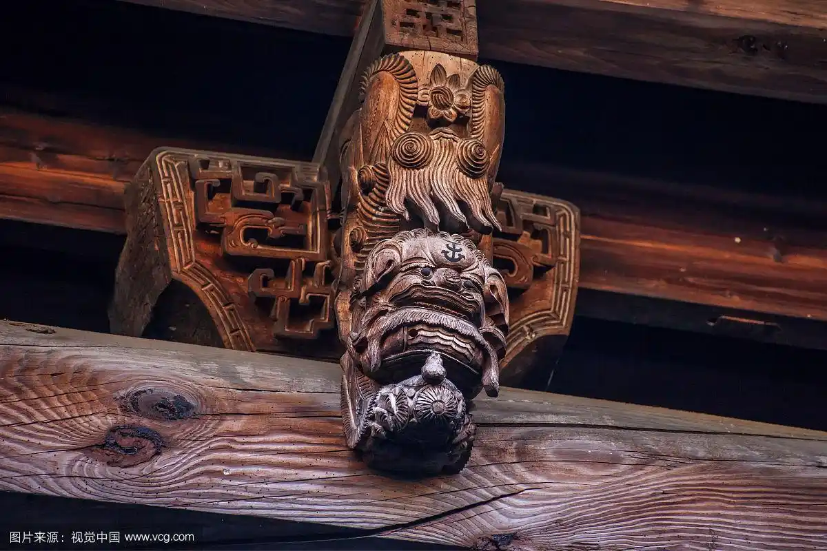 安徽黄山 西递村 徽派建筑 祠堂内的木雕特写