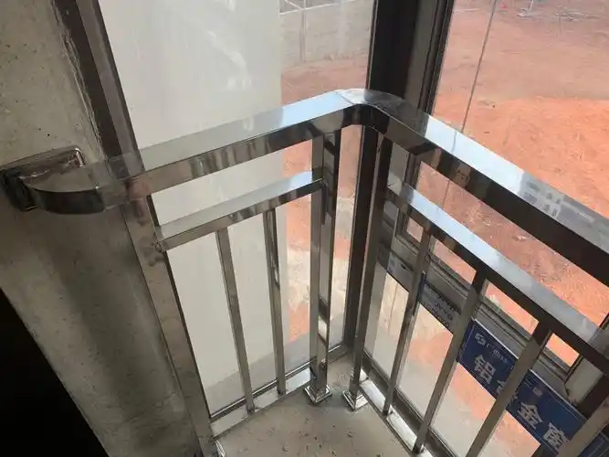 广西南宁不锈钢单扶五百米护窗栏杆一千