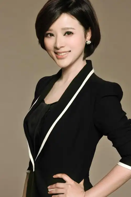 央视胡蝶:与大12岁丈夫长期分居,两次怀孕都独自产检,她幸福吗