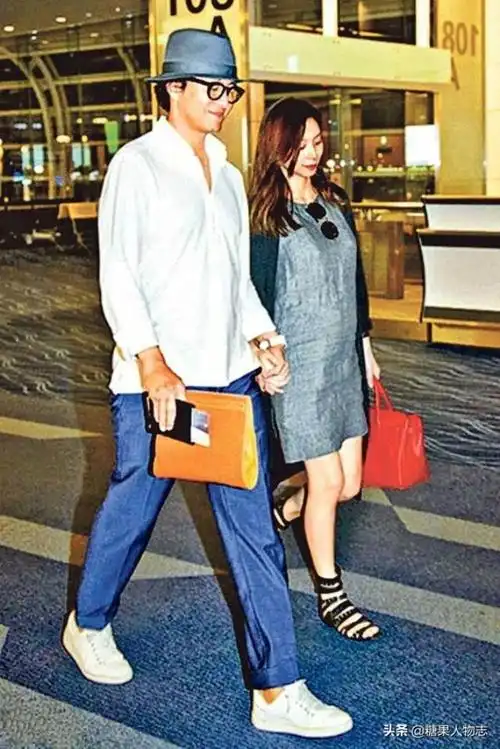 裴勇俊崔智友47岁裴勇俊三年抱两