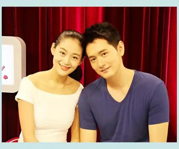 王媛可倒追5年嫁帅夫,双胞胎宝宝幸福满堂