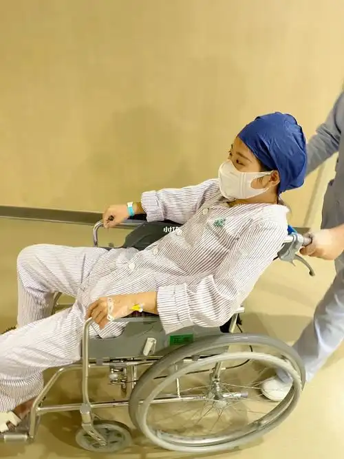 姐妹们刚做乳腺结节微创手术出来了勇敢