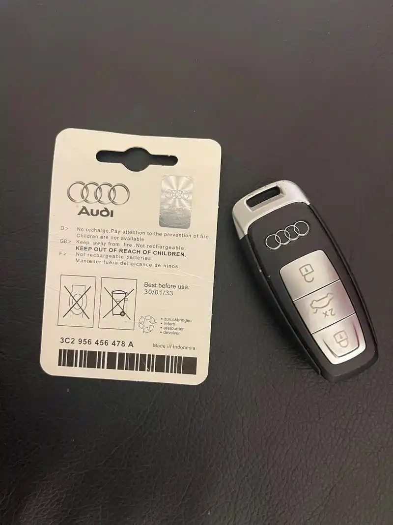 奥迪a3l更换钥匙电池 买车大概八个月后就开始提示更换了!