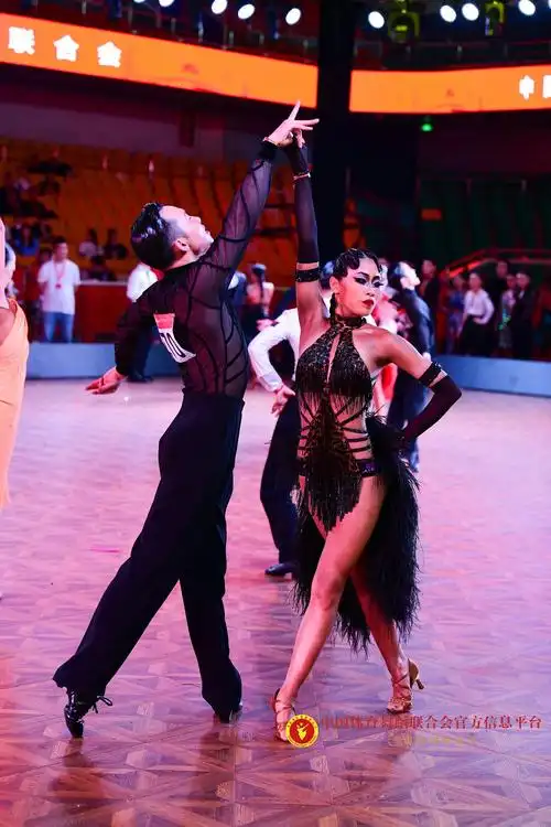 2021年中国体育舞蹈公开系列赛济南站开幕