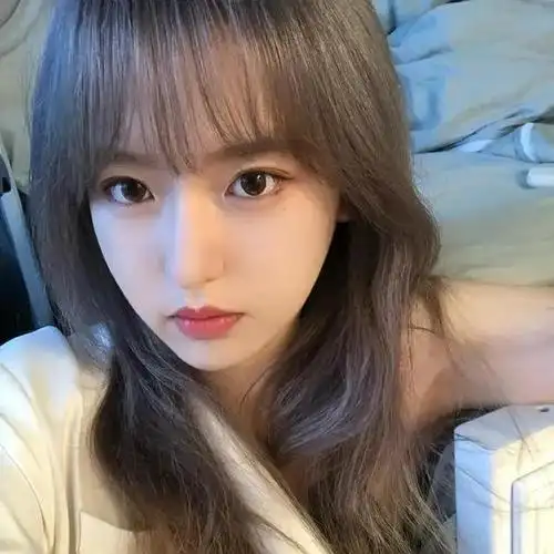 长发飘飘的小姐姐自拍美图合集分享展示