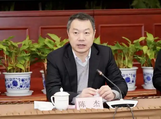 "工作,1月16日上午,区委书记陈杰主持召开今年首次区委季度工作会议