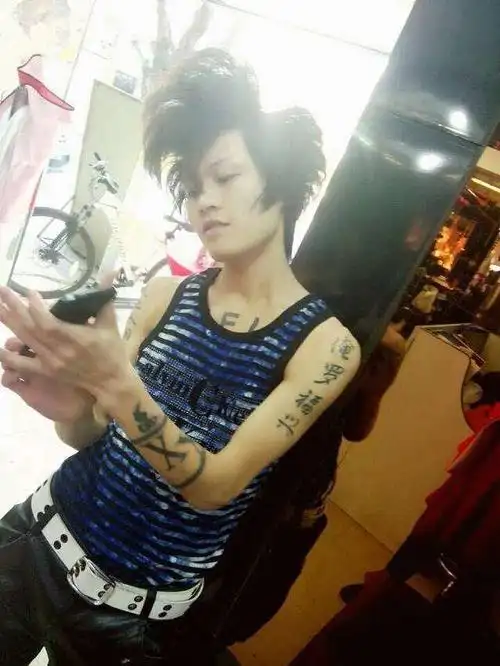 16岁开创杀马特的罗福兴,回归了