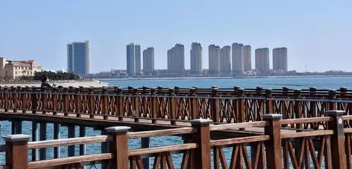 春日暖阳的唐岛海滨湾公园