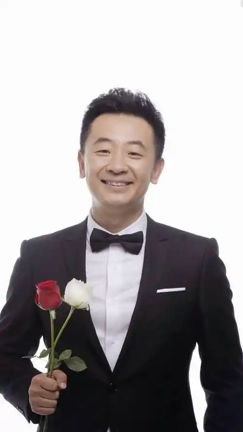 在娱乐圈消失三年,黄海波复出后她现身,网友却说:说这些有啥用