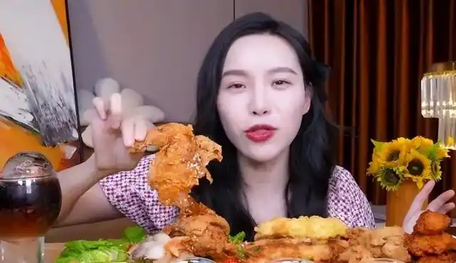 小贝饿了被用500块羞辱网红就该不被尊重应尊重每个职业