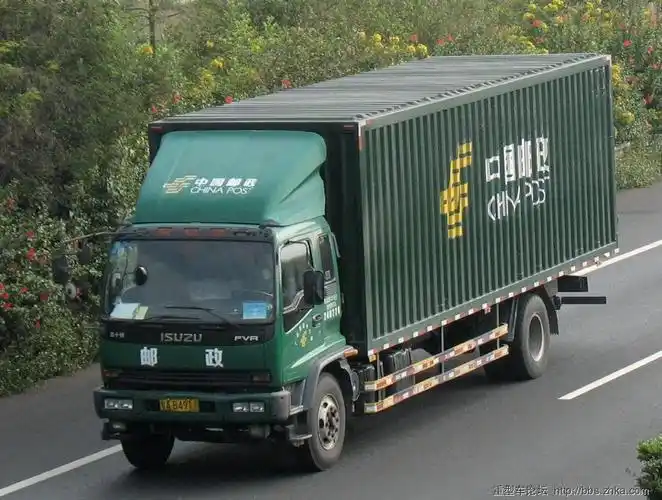 卡车论坛四川邮政的daf 65cf 210马力邮政车外观已经比较破旧了,当年