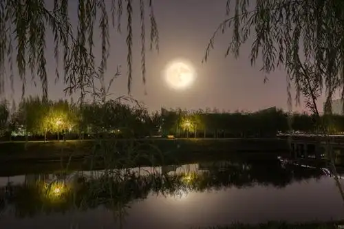 实拍月亮,效果好不好你们说了算