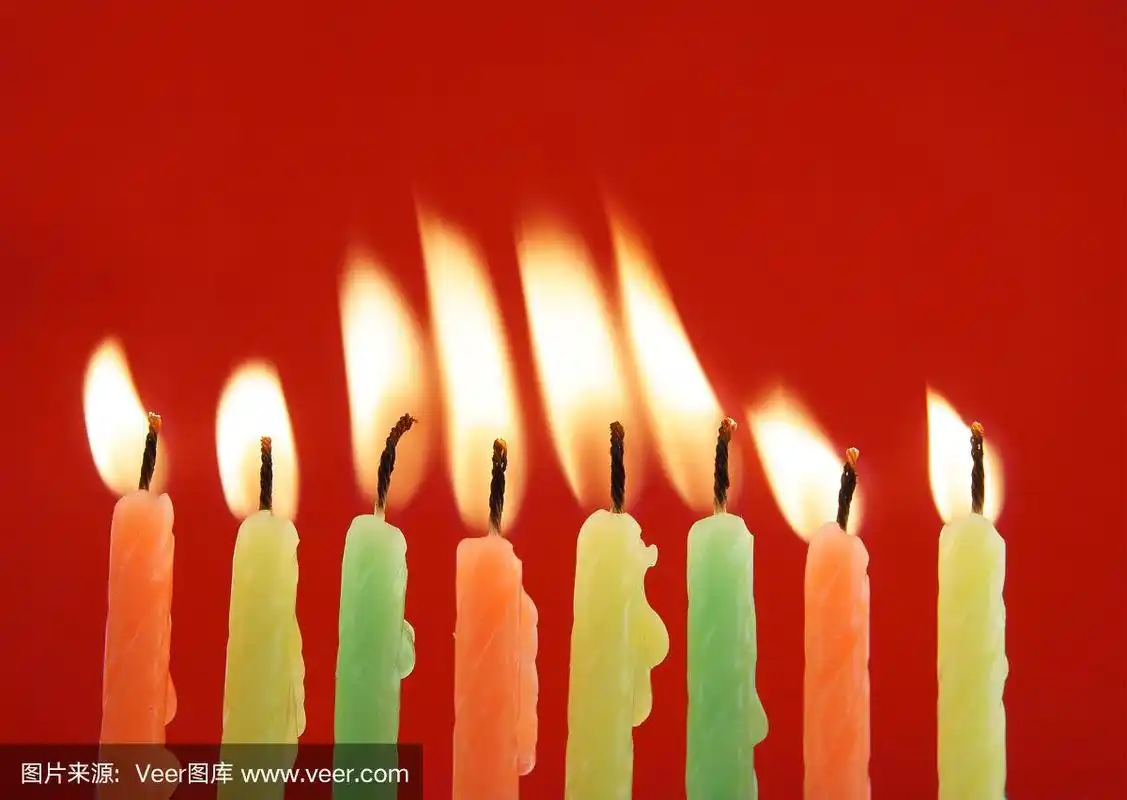 红色生日蜡烛