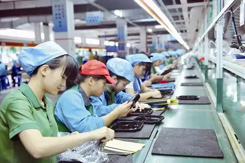 广西三诺电子产生车间每天生产大量音质优美的音箱.记者 李君光摄