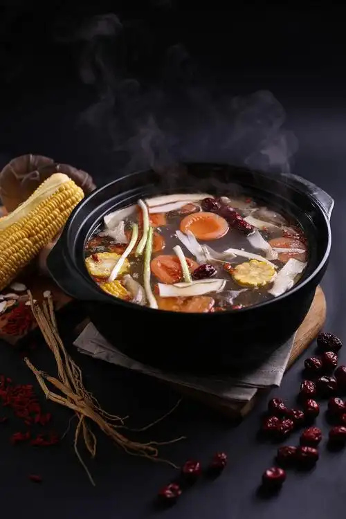 锅底——菌汤锅,它是在传统火锅的基础上结合养生与美味开发研制而成.