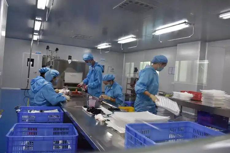 根据职责的不一样,化妆品生产厂家流水线分类能够分成乳状液生产车