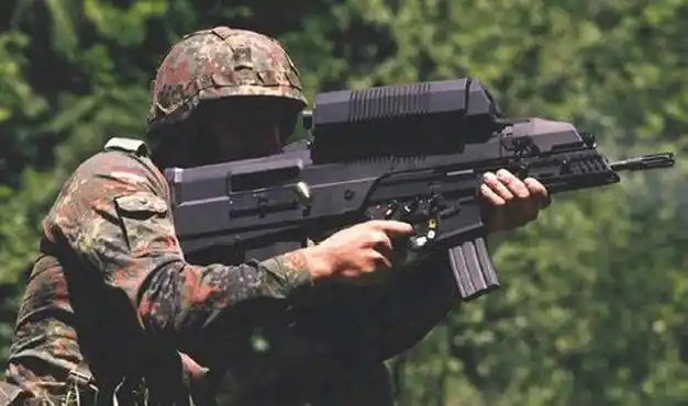 xm29 oicw具有独特的外观,体积大,宽大的外壳,重量重,有数据指出xm29