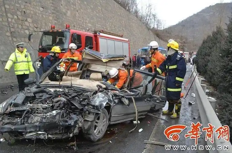 "在310国道宝鸡开往天水方向的太宁隧道出口200米处发生车祸