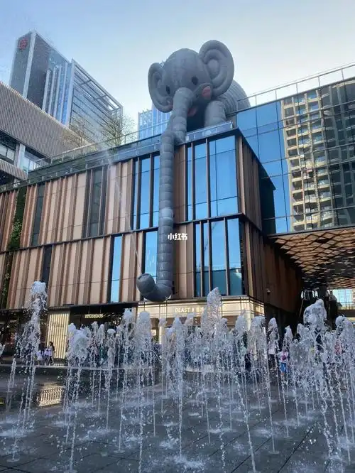 这个大象居然会喷水,还以为只是个摆设09#深圳万象天地  #深圳周末