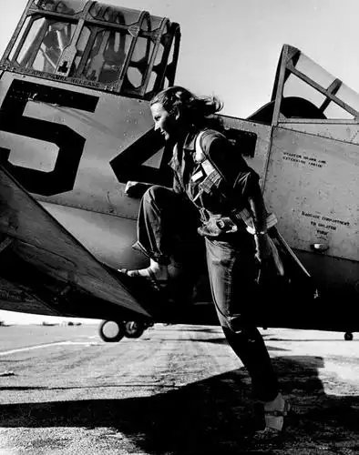 二战老照片:美国女飞行员培训