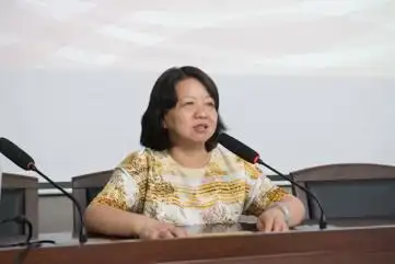 胡玫在总结部署讲话中用贴屏服务,贴线教研,贴标实施"三个贴"概括了全