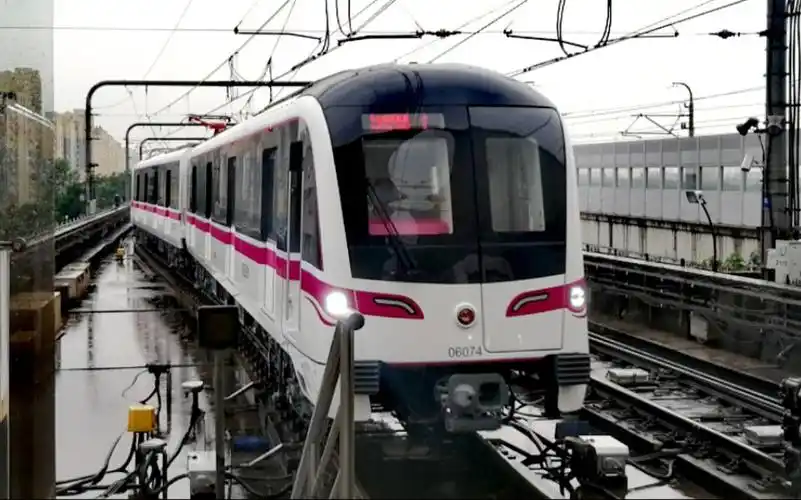 上海地铁6号线06c04花木兰三世06074港城路出库进站 洲海路出站(港城