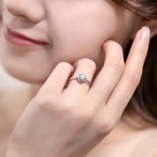 喜钻铂金钻戒时尚花型钻石戒指砖石真钻定制手饰