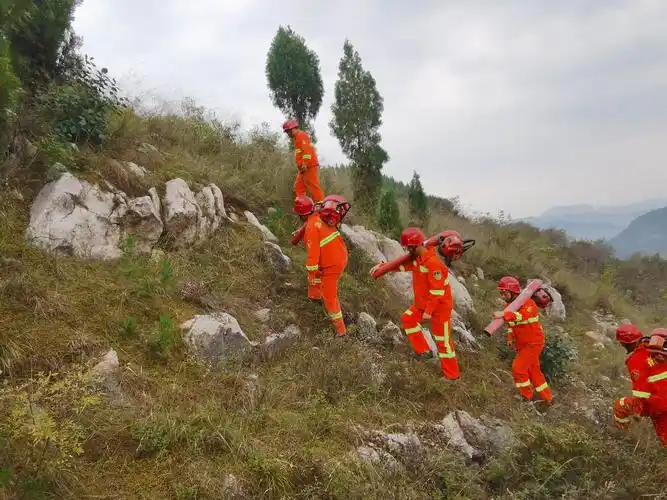 南山森林消防队中秋国庆两节坚守岗位