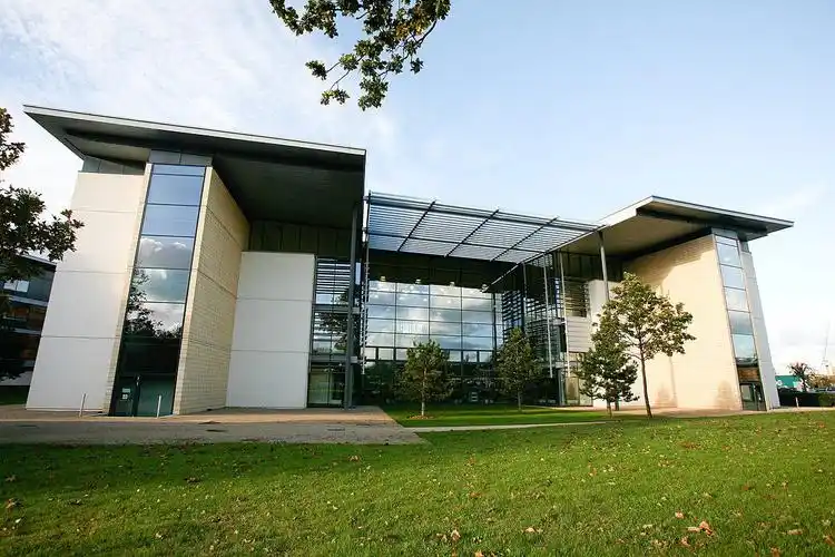 服务,填写报名表1717-联系我们-新浪微博:英国赫特福德大学app