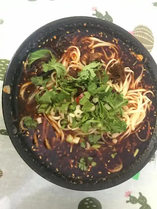 在家早晨吃的牛肉面,牛肉和香菜绝配