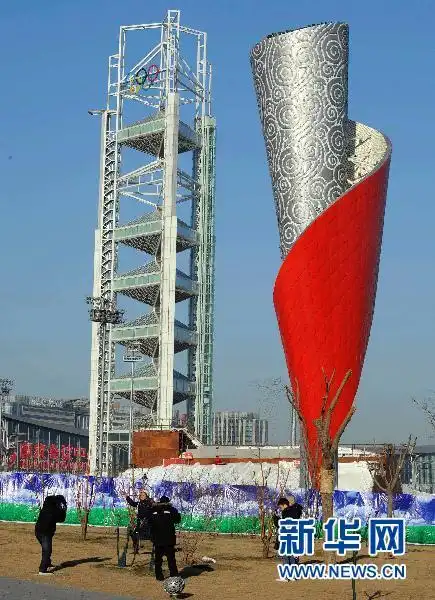 北京奥运主火炬"搬家"结束 亮相"鸟巢"东北角[图]