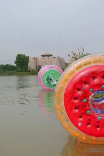 安庆潮玩乐园项目展示之水上步行球