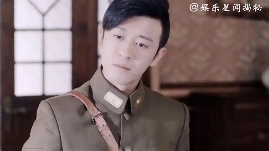 林雨申军装混剪,又酷又帅,还带有一点点痞气,是我的理想型