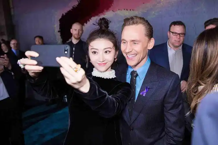 景甜晒全家福庆除夕,爸妈原来这么美!网友:下次带上张继科