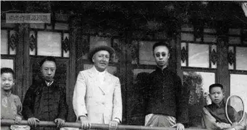 溥仪没上过学,但是看了他的英文手稿就明白,什么叫"大师"!