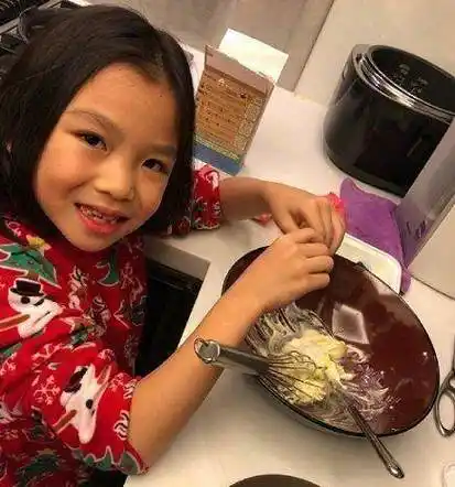 蔡少芬的女儿,文颂娴的女儿,钟嘉欣的女儿,颜值差距太大了!