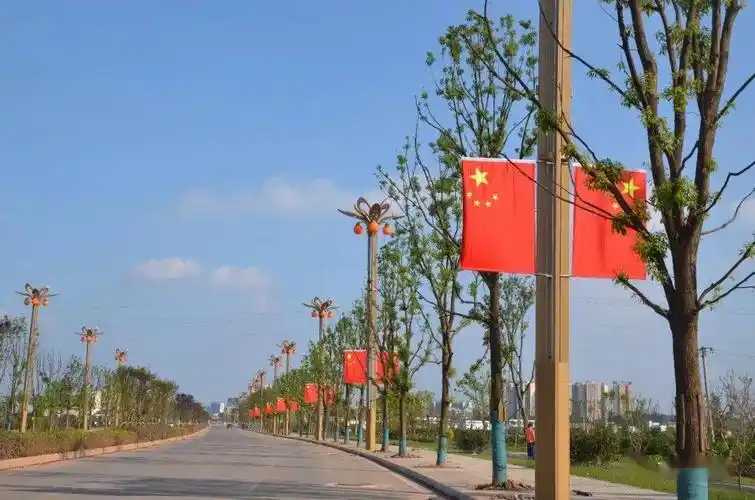 装扮一新喜迎国庆五星红旗扮靓大雅丹棱满城尽染中国红