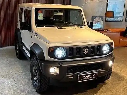 23款铃木吉姆尼小巧身躯强大越野能力天津港20余万起售