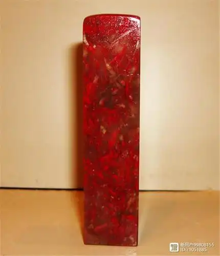 极为罕见的鸡血石