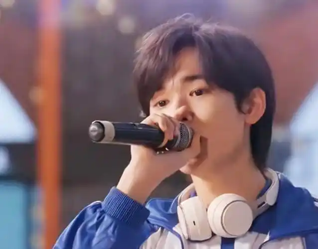 宋亚轩令人心动的大壁虎