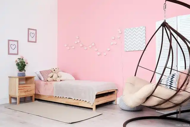 这个颜色是比较适合女性的,色彩是有感情的,红色是暖色系,容易使人