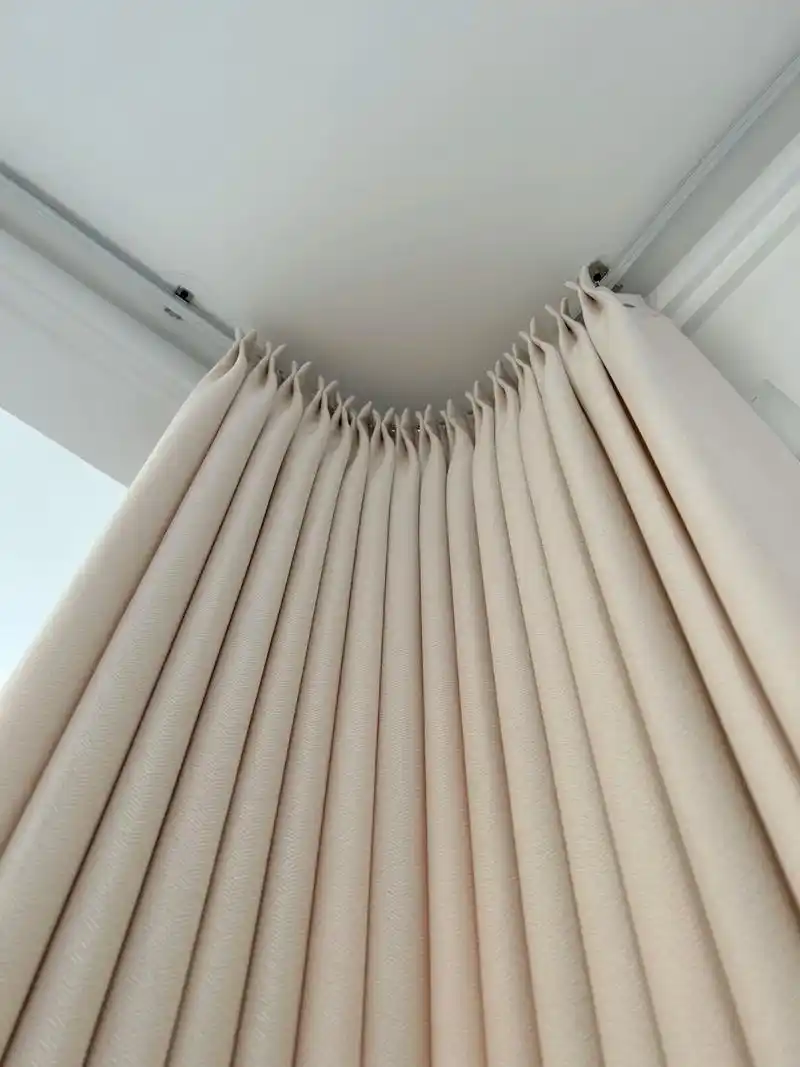 奶油色窗帘真有点香6015l型窗帘还能这样装.