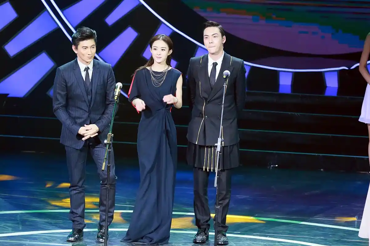 赵丽颖和陈伟霆同框,颖宝甜美可爱!陈伟霆第一张,帅气十足!